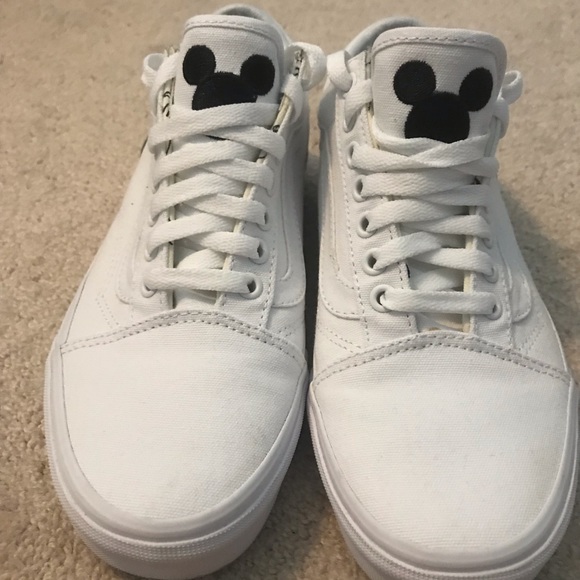 vans old skool disney mickey mouse hand